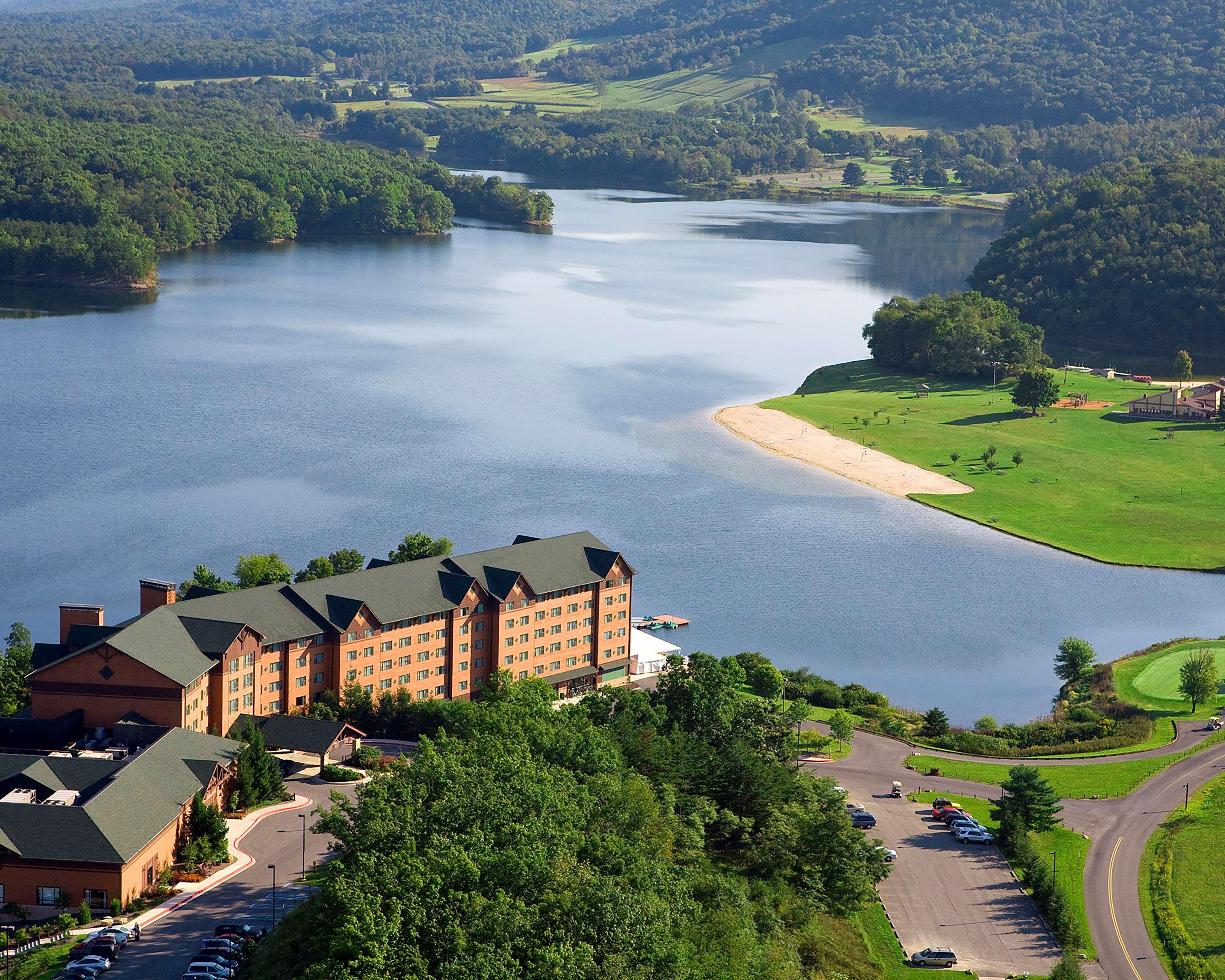Rocky Gap Casino Resort Flintstone Exterior photo